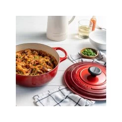 Le Creuset Cocotte Ronde Peu Profonde 6,2 L - Cerise -Accueil - Ustensiles De Cuisine shallow rfo gallery image 02